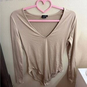 Rue 21 Beige V-Neck Long Sleeve Bodysuit top